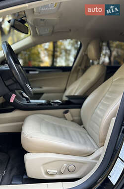 Седан Ford Fusion 2013 в 