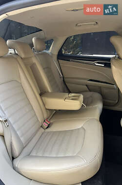 Седан Ford Fusion 2013 в 