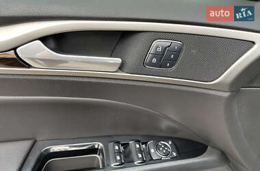Седан Ford Fusion 2015 в  фото 18 Седан Ford Fusion 2015 в
