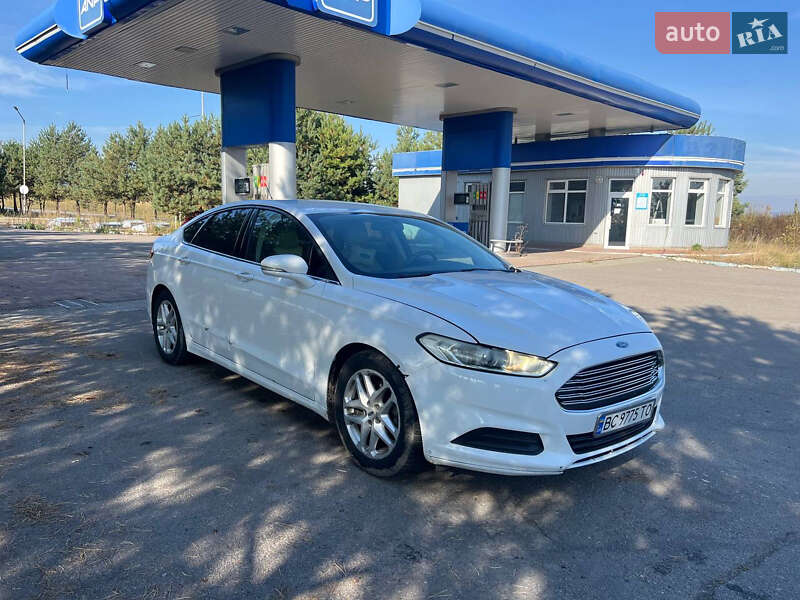 Седан Ford Fusion 2016 в Львові