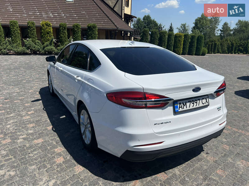 Седан Ford Fusion 2019 в Житомире