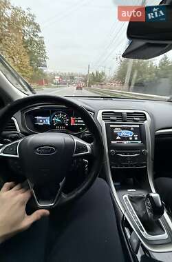 Седан Ford Fusion 2014 в  Седан Ford Fusion 2014 в