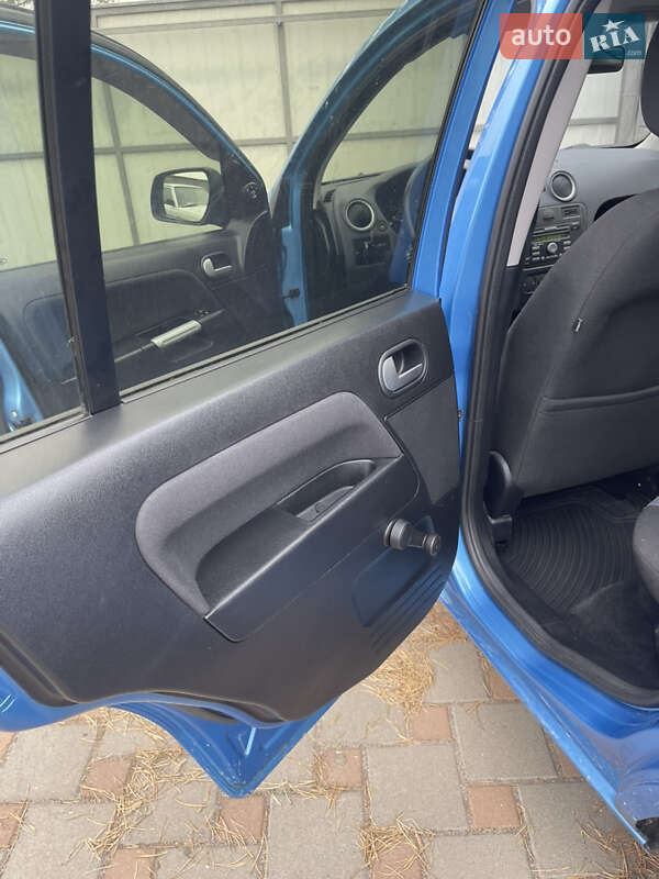 Хетчбек Ford Fusion 2010 в Сарнах фото 17 Хетчбек Ford Fusion 2010 в Сарнах