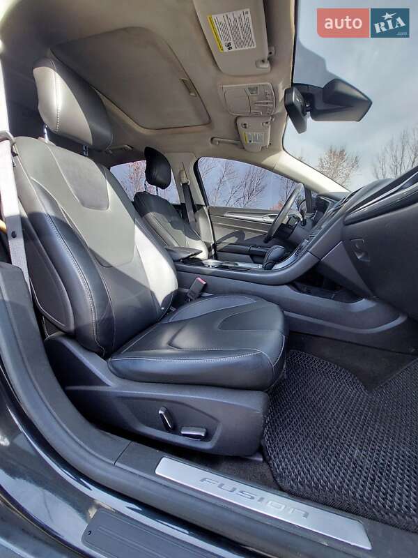 Седан Ford Fusion 2013 в Зенькове