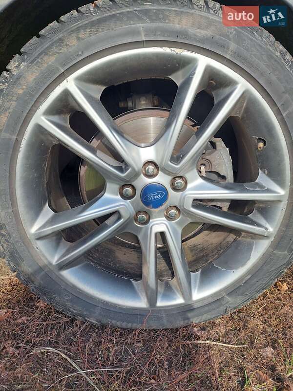 Седан Ford Fusion 2013 в Зенькове