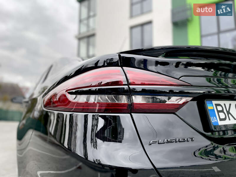 Седан Ford Fusion 2018 в Вараші