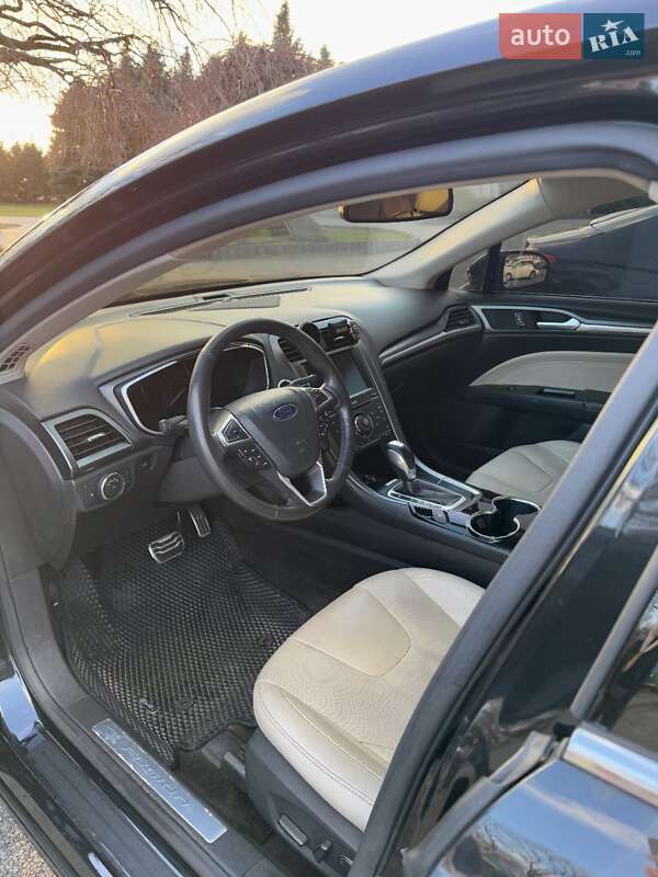 Седан Ford Fusion 2015 в Львові