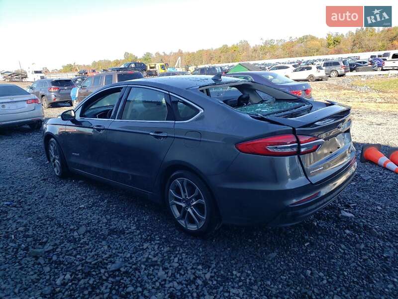 Седан Ford Fusion 2019 в Львові