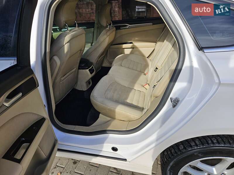 Седан Ford Fusion 2014 в Павлограді