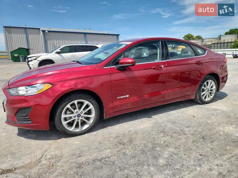 Седан Ford Fusion 2019 в Львові