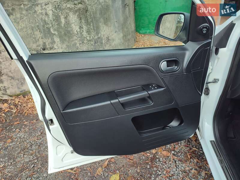 Хэтчбек Ford Fusion 2010 в Житомире