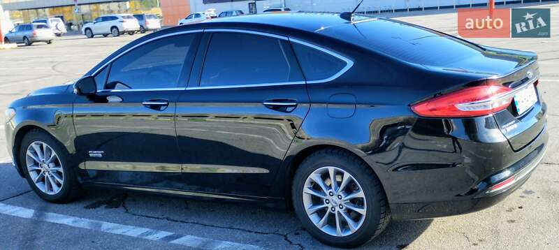 Седан Ford Fusion 2017 в Полтаві