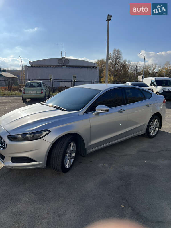 Седан Ford Fusion 2014 в Кам'янському