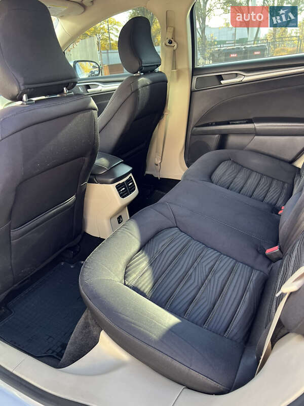 Седан Ford Fusion 2014 в Кам'янському