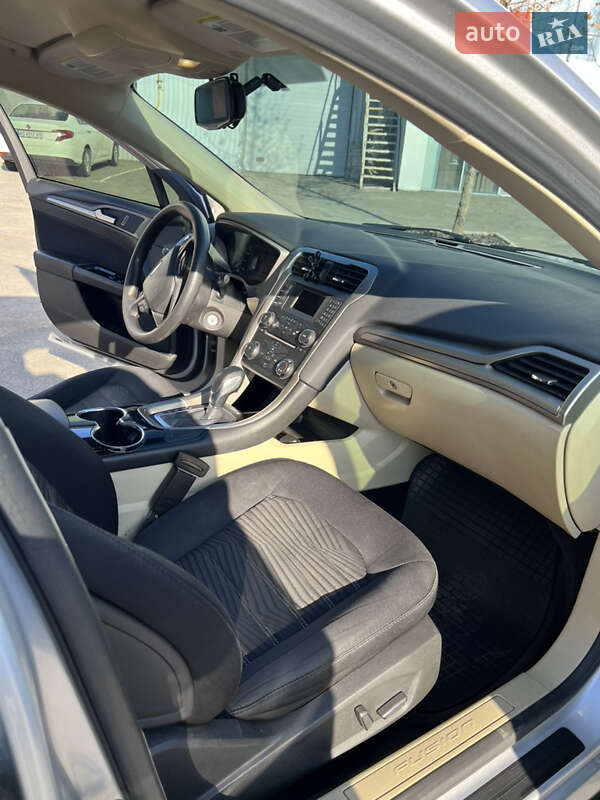 Седан Ford Fusion 2014 в Кам'янському