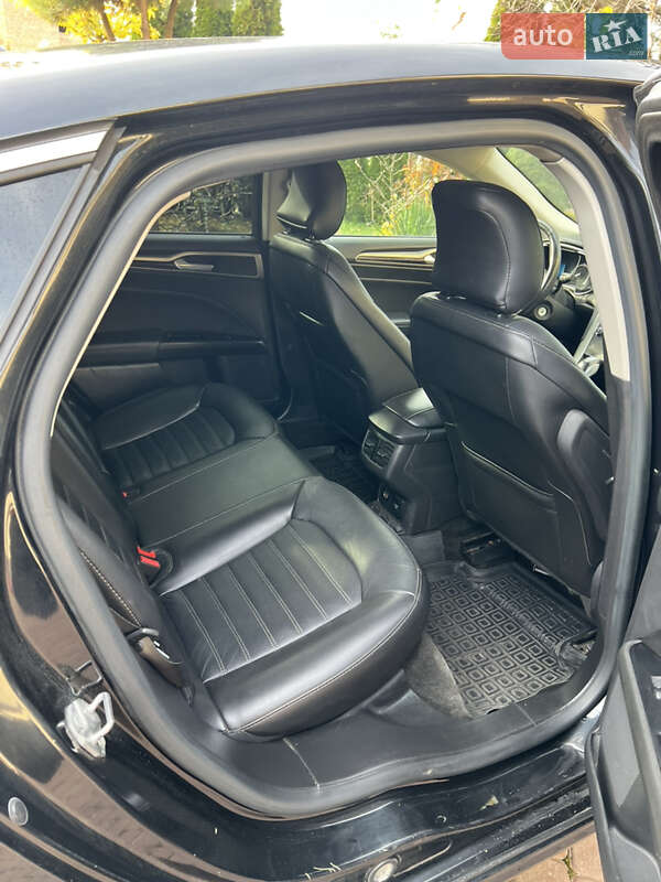 Седан Ford Fusion 2015 в Львові