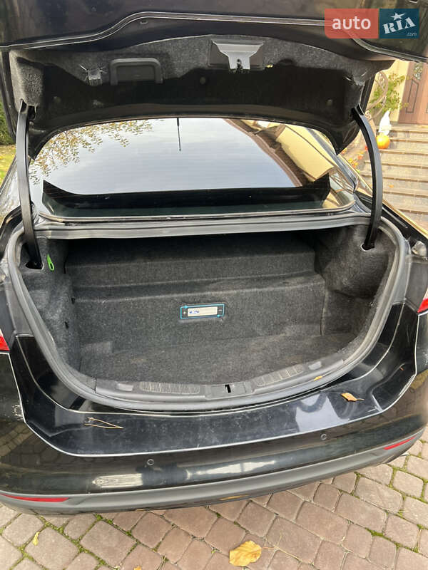 Седан Ford Fusion 2015 в Львові