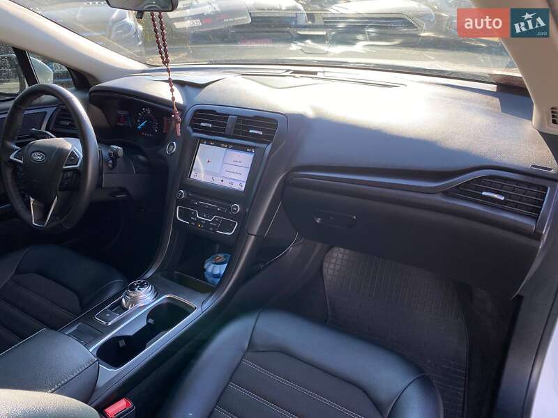 Седан Ford Fusion 2017 в Львові