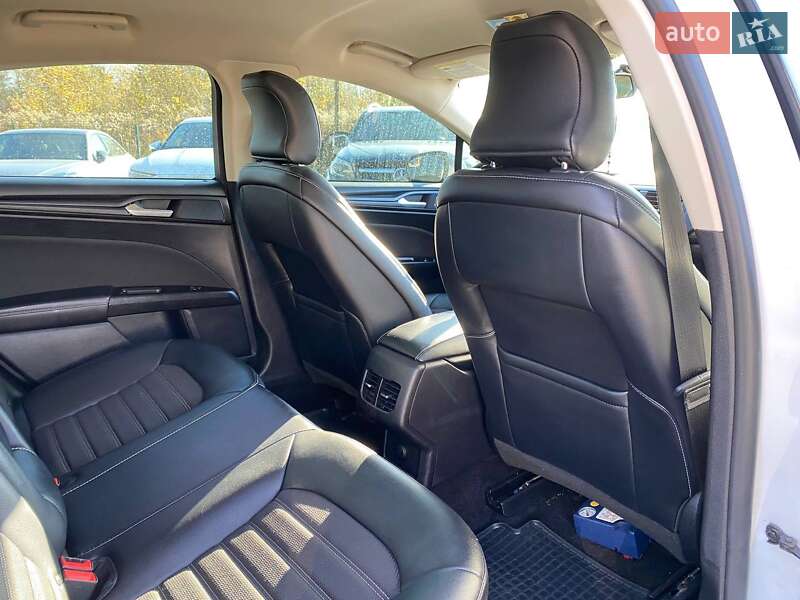 Седан Ford Fusion 2017 в Львові