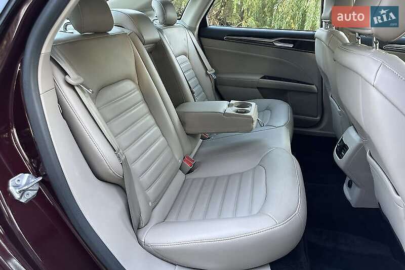 Седан Ford Fusion 2016 в Львове