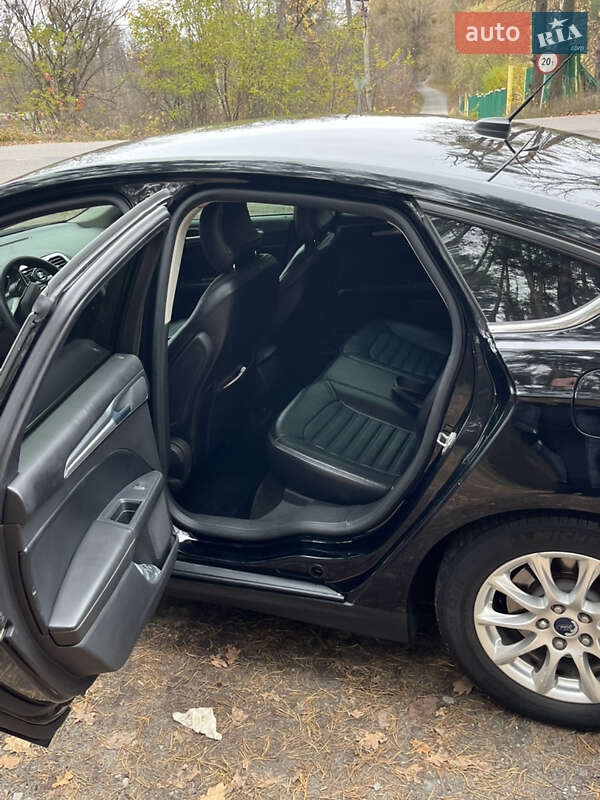 Седан Ford Fusion 2015 в Обухові