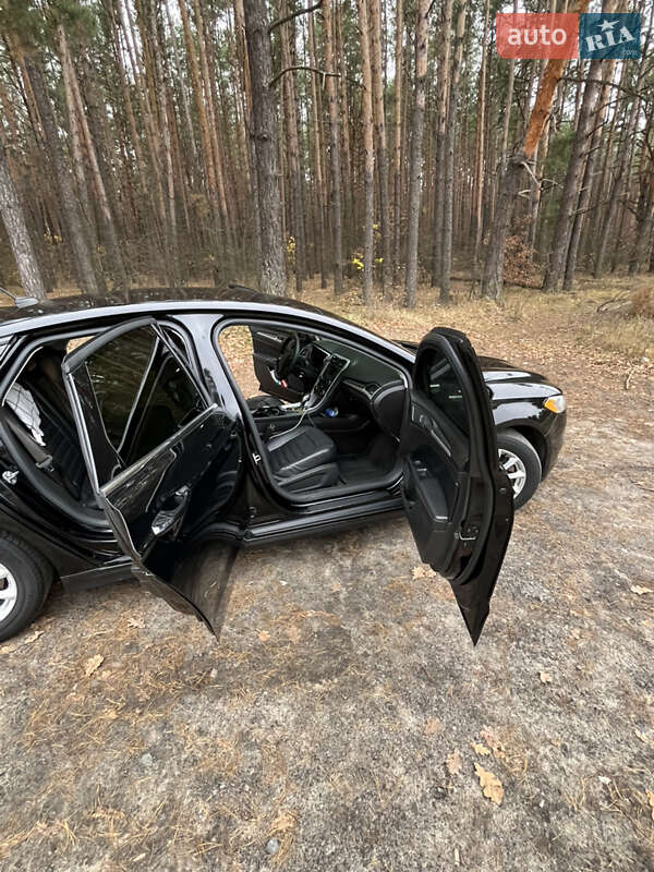 Седан Ford Fusion 2015 в Обухові