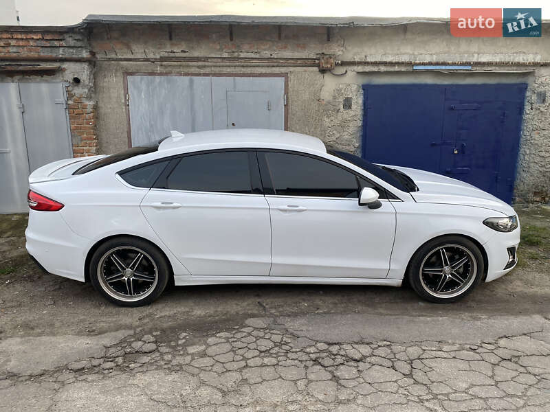 Седан Ford Fusion 2019 в Полтаве