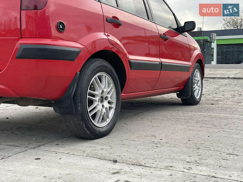 Хэтчбек Ford Fusion 2008 в Солотвине