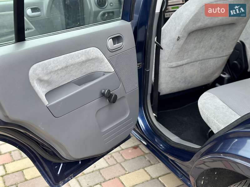 Хетчбек Ford Fusion 2005 в Володимирці