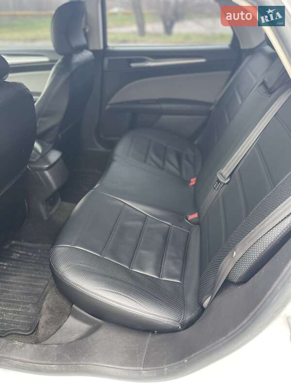 Седан Ford Fusion 2015 в Буче