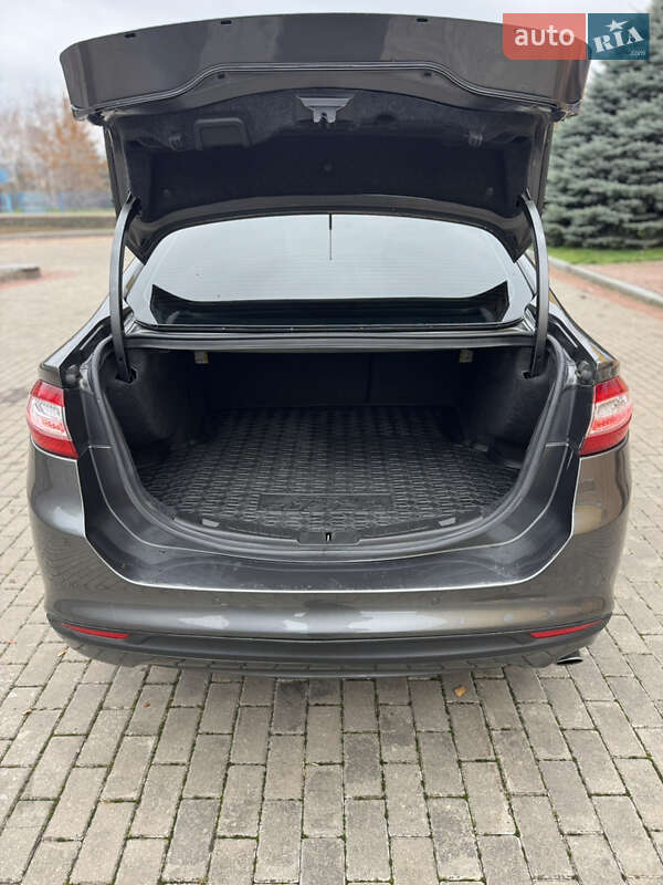 Седан Ford Fusion 2015 в Зміїві