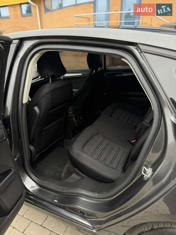 Седан Ford Fusion 2015 в Зміїві