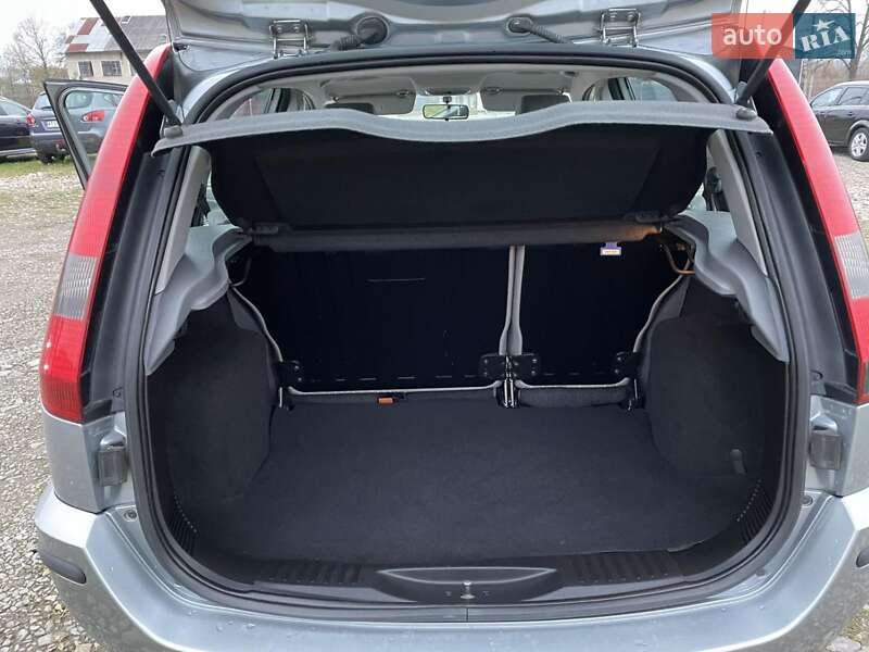 Хэтчбек Ford Fusion 2005 в Косове