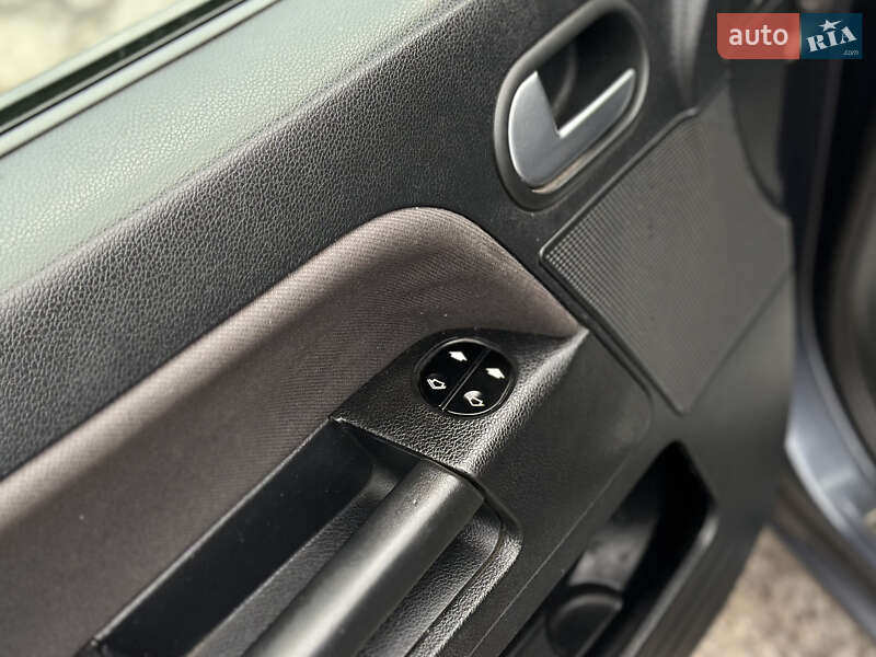 Хэтчбек Ford Fusion 2010 в Шептицькому