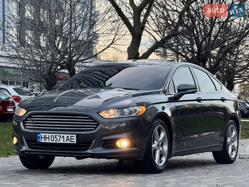 Седан Ford Fusion 2014 в Одесі