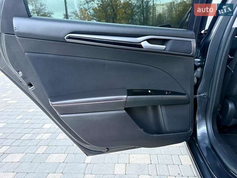 Седан Ford Fusion 2014 в Одесі