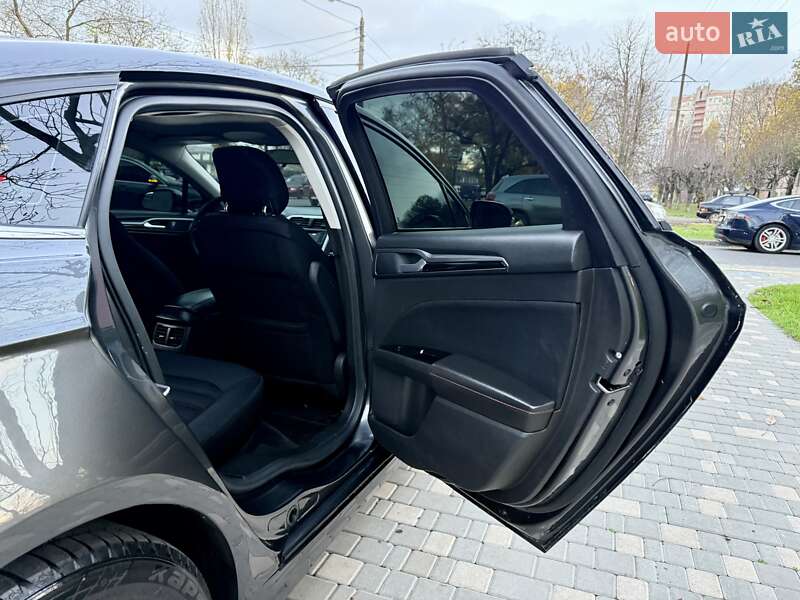 Седан Ford Fusion 2014 в Одесі