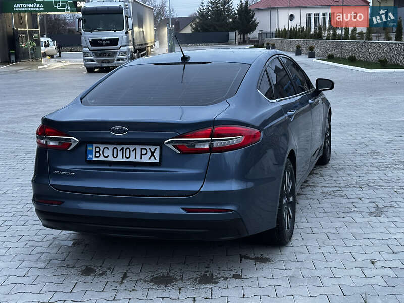 Седан Ford Fusion 2018 в Львові