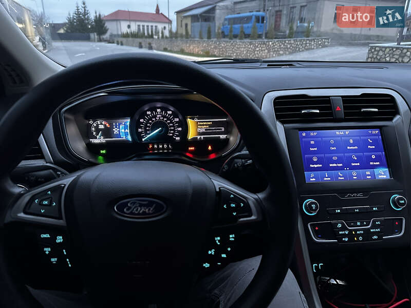 Седан Ford Fusion 2018 в Львові