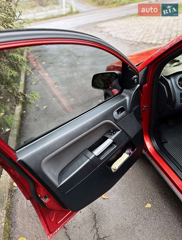 Хетчбек Ford Fusion 2006 в Рівному фото 13 Хетчбек Ford Fusion 2006 в Рівному