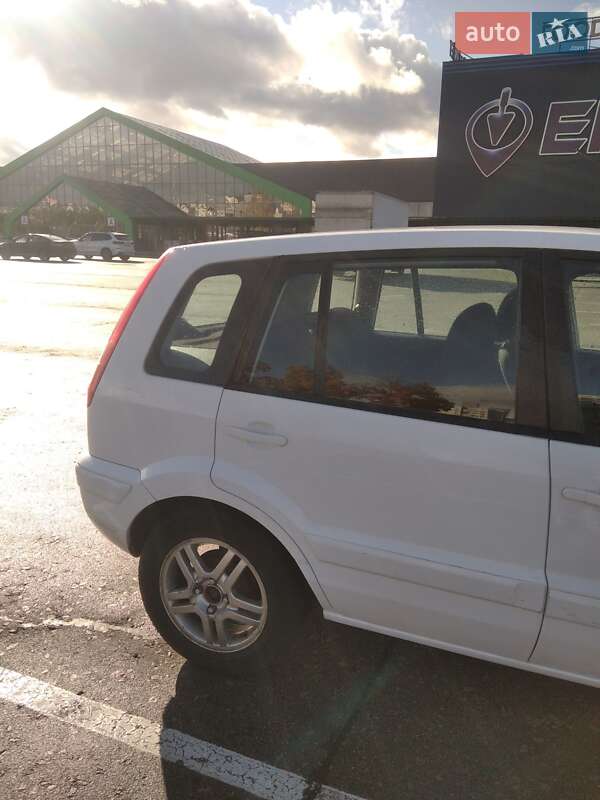 Хетчбек Ford Fusion 2011 в Києві