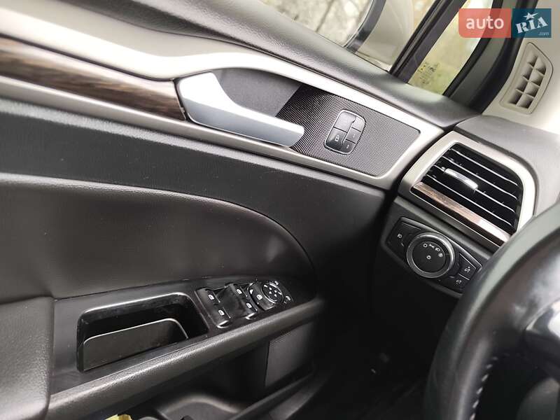 Седан Ford Fusion 2015 в Никополе