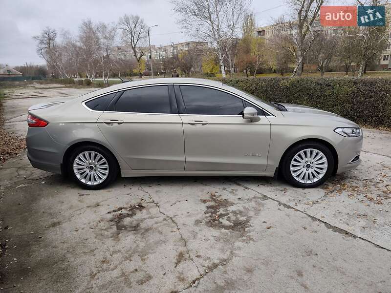 Седан Ford Fusion 2015 в Никополе