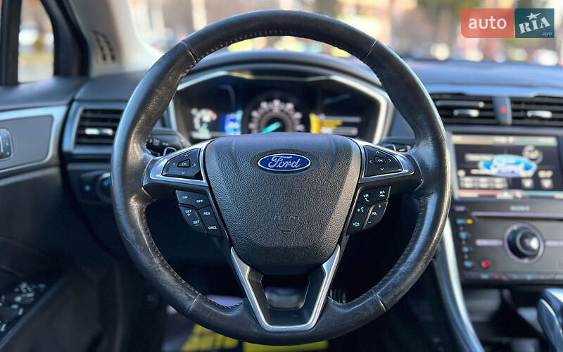 Седан Ford Fusion 2015 в Львове