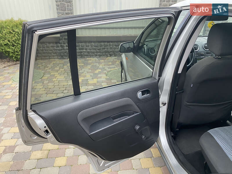 Хетчбек Ford Fusion 2006 в Житомирі