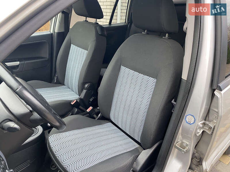 Хетчбек Ford Fusion 2006 в Житомирі