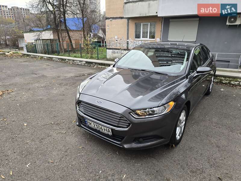 Седан Ford Fusion 2015 в Ровно