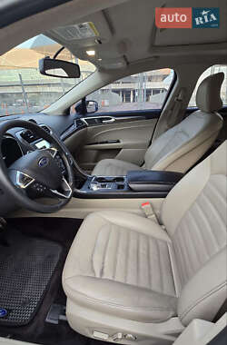 Седан Ford Fusion 2016 в Львове