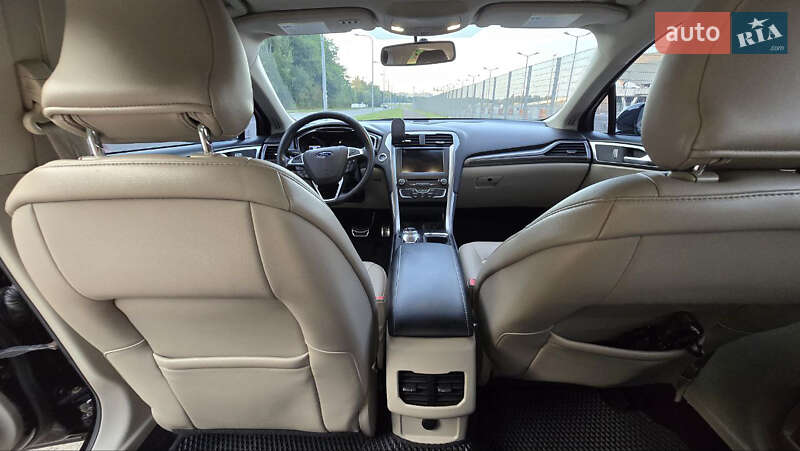 Седан Ford Fusion 2016 в Львове