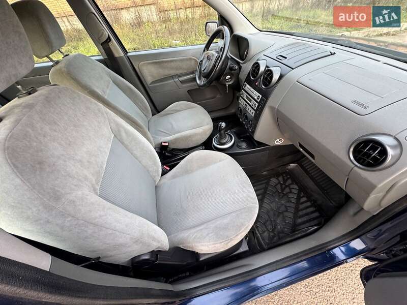 Хетчбек Ford Fusion 2003 в Чернівцях фото 18 Хетчбек Ford Fusion 2003 в Чернівцях